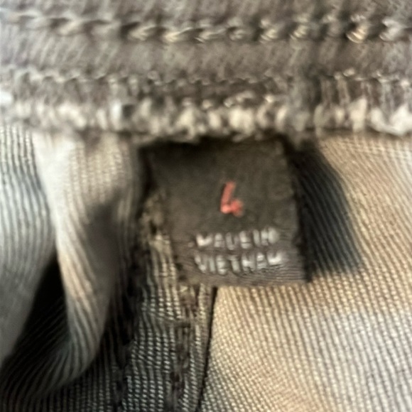 NWOT Torrid Grey Jeans - crop lean super soft “feel the fit” Sz Torrid 4 (26/4X) - Picture 11 of 13
